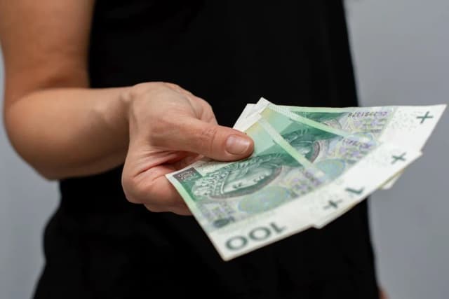 Zasiłek rodzinny ile wstecz? Sprawdź, jak uzyskać retroaktywnie świadczenie